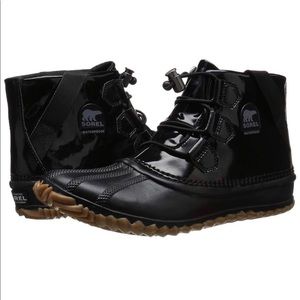 Sorel Out N About Glow Rainboot size 7